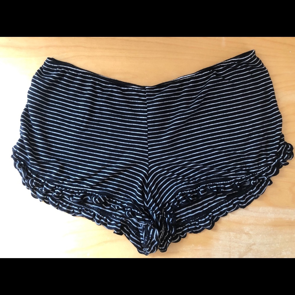 Comfy ruffle shorts